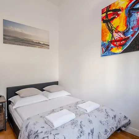 Apartment Old Town Chmielna 71 *